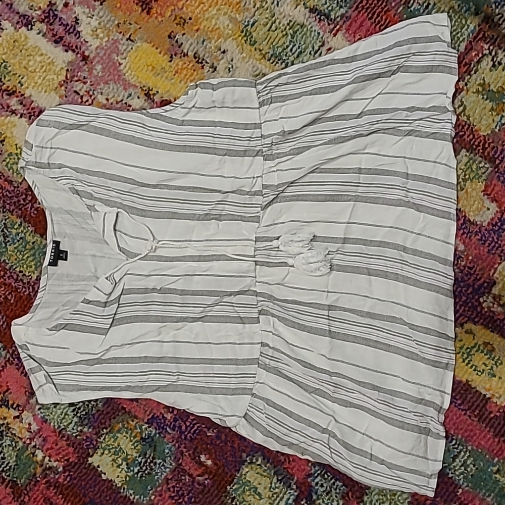 0x Torrid white and gray blouse